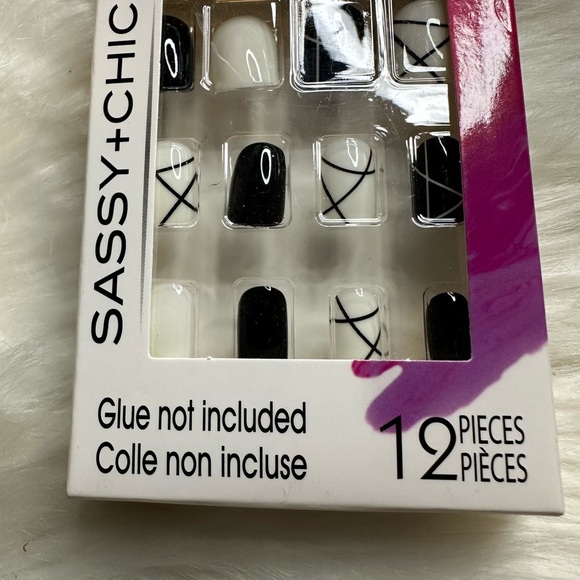 🩷5/$10 Black and White Fashion Nails - Picture 4 of 5